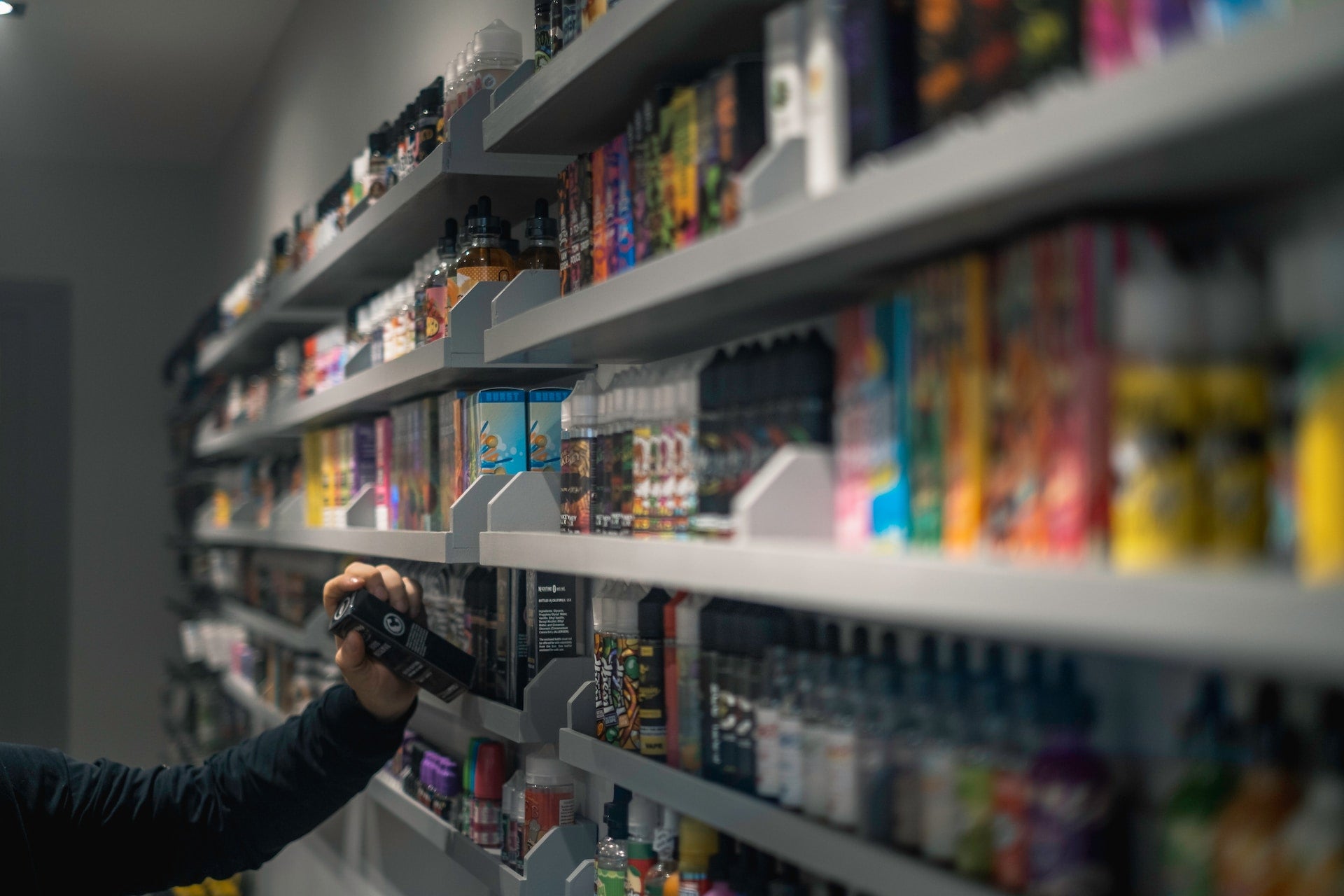 Exploring the Benefits of Shopping at an Online Vape Store